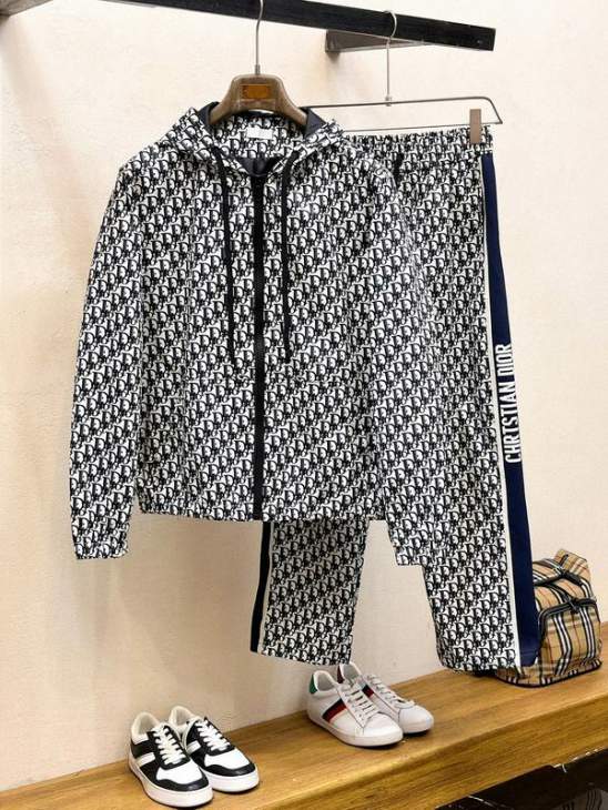 Picture of Dior Sweater Suits _SKUDiorM-3XLomtr21138516